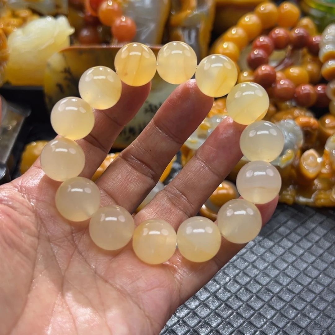 颈饰未镶嵌石英质玉