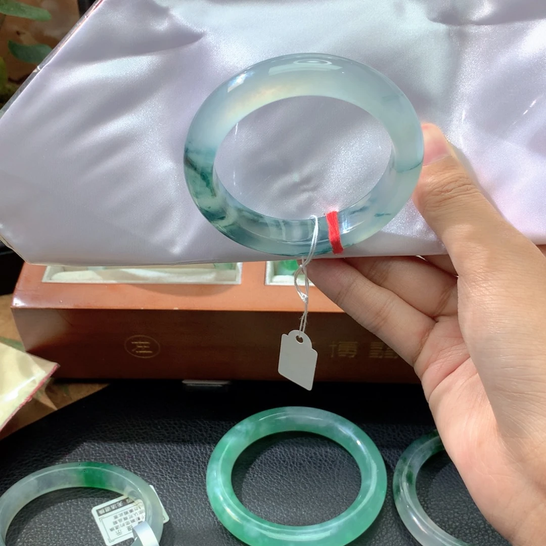 翡翠未镶嵌手镯正圈