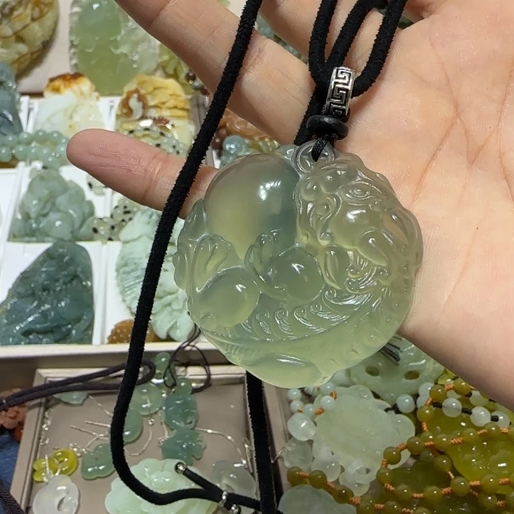 蛇纹石玉吊坠未镶嵌