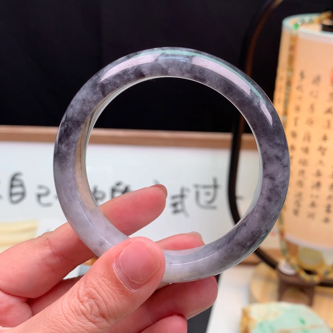 翡翠手镯未镶嵌缅甸