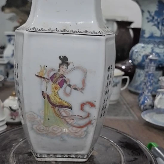 陈***荣盖碗当代景德镇陶瓷工艺品