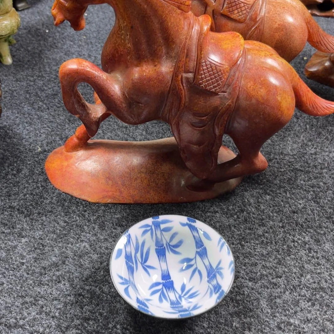 狼***.瓷片精美手工瓷瓶
