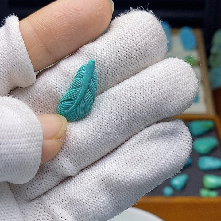 绿松石颈饰未镶嵌唐**?