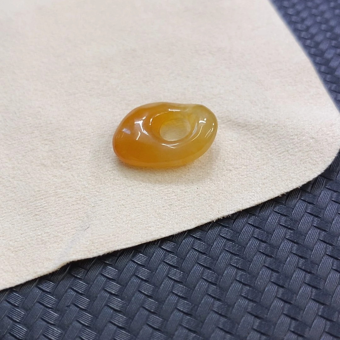翡翠未镶嵌颈饰福贝随行
