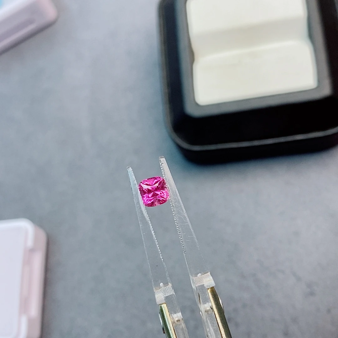 彩色蓝宝石裸石1.09ct 无烧热粉