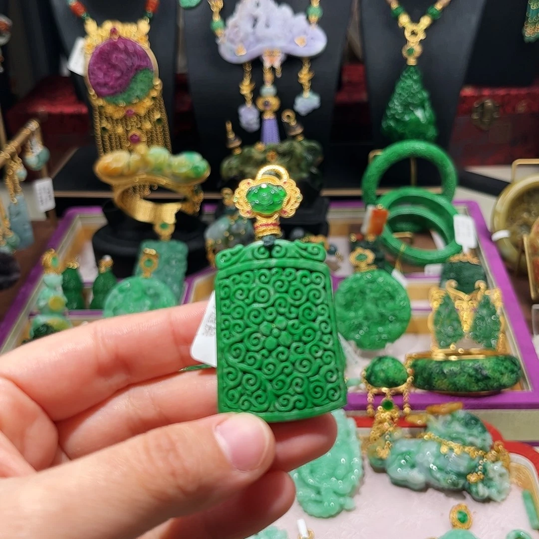 【闪购商品】翡翠吊坠(赠链)未镶嵌福利