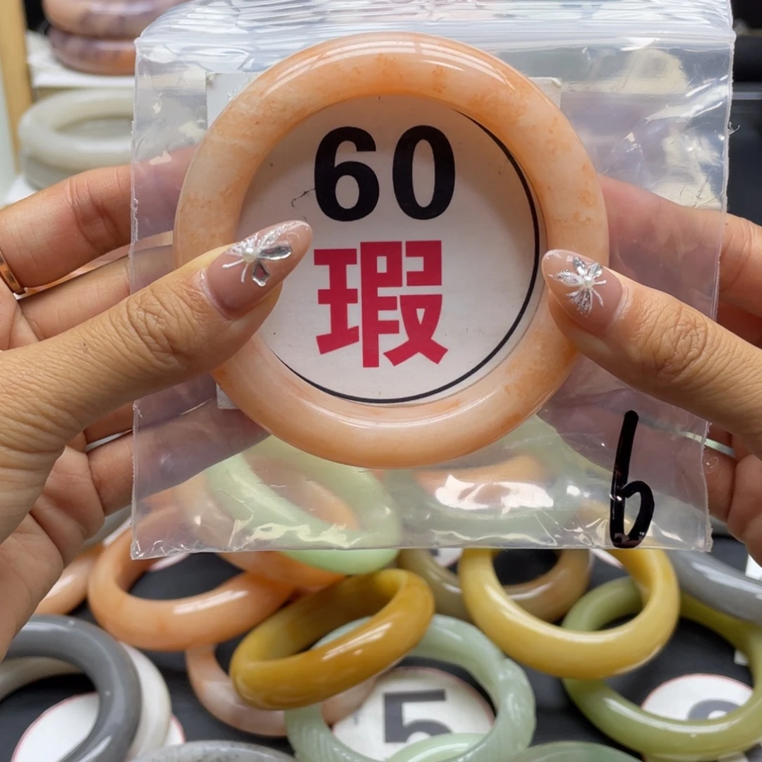 未镶嵌手镯石英岩玉