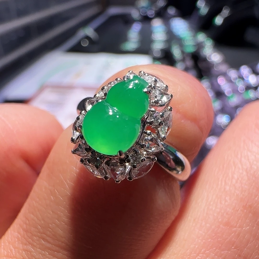 翡翠18K金镶嵌戒指