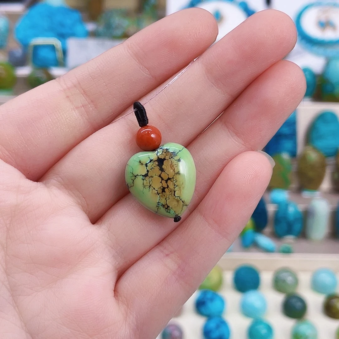 绿松石未镶嵌颈饰