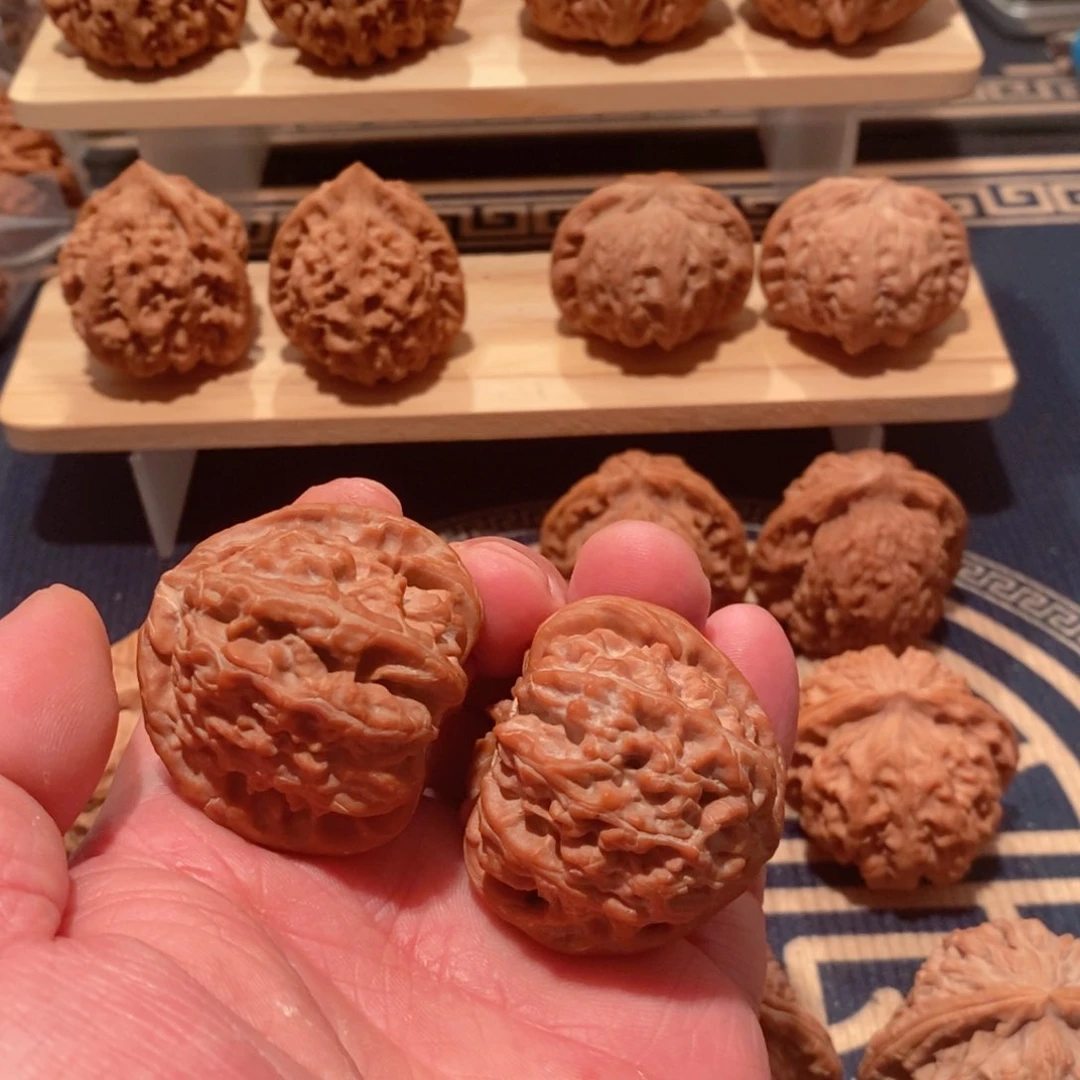 文玩核桃吊坠R****.三角白40