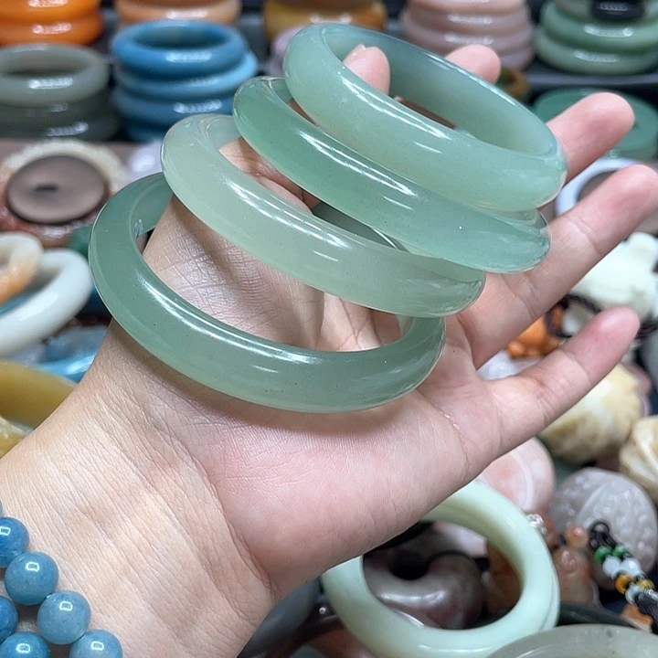 石英质玉手镯未镶嵌?**猫