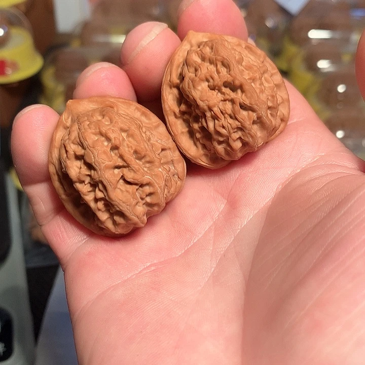 文玩核桃吊坠36梨木台