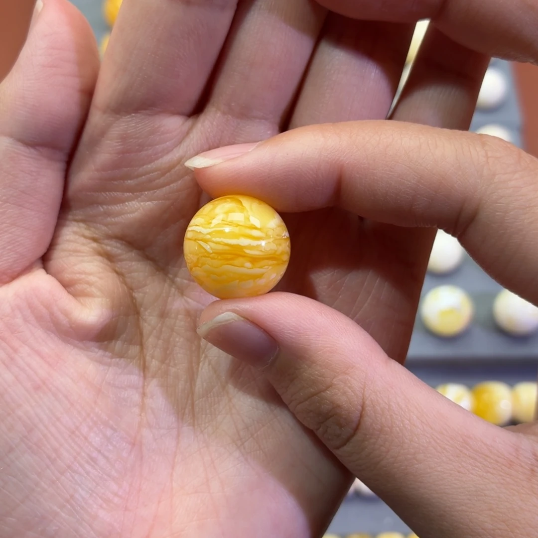 古***胡琥珀未镶嵌裸石圆珠