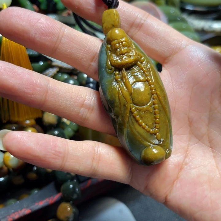 颈饰未镶嵌岫岩河磨玉（透闪石质玉）