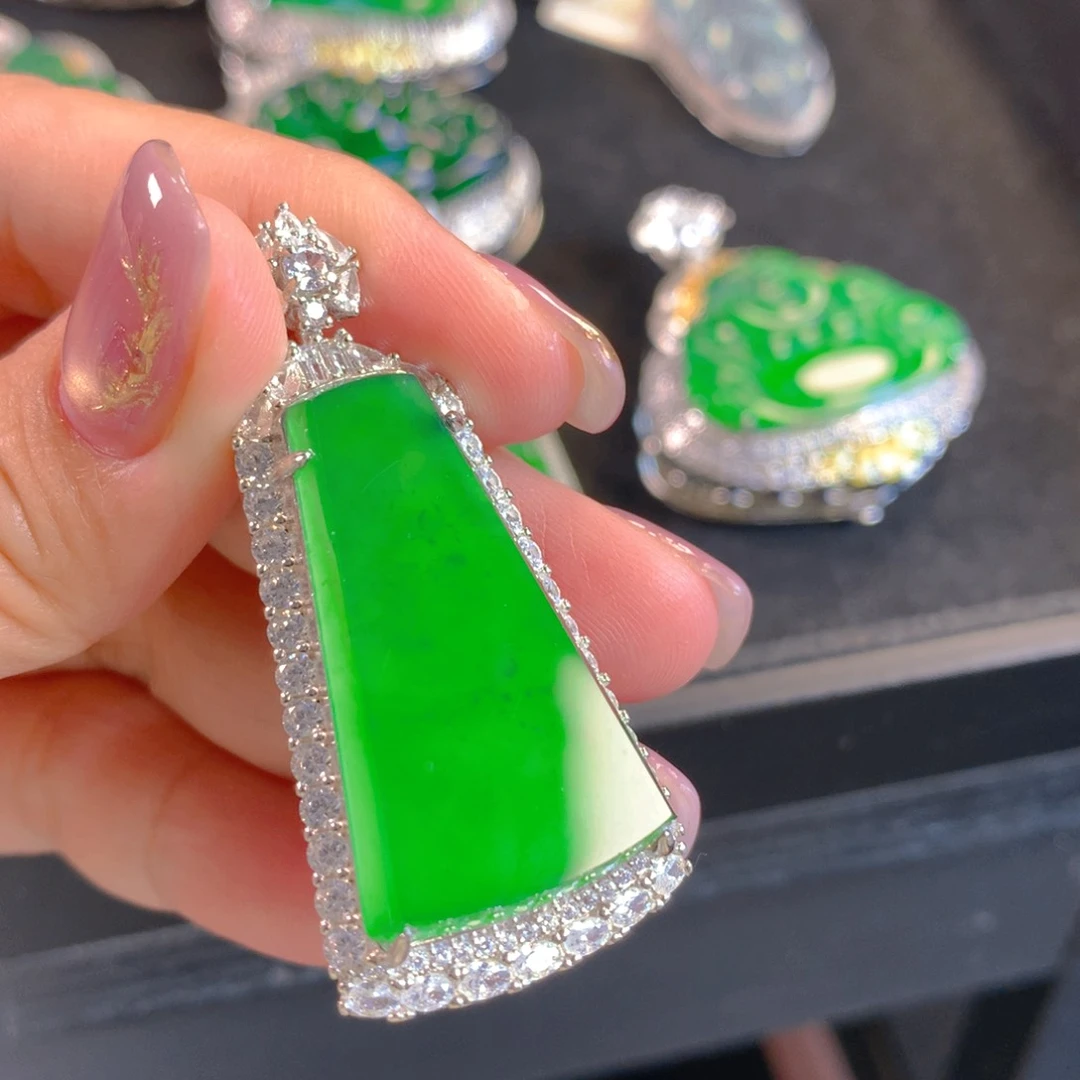 翡翠颈饰银S925镶嵌翡翠