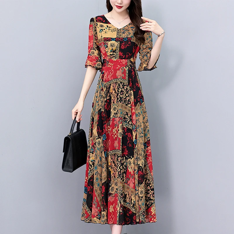 中年妈妈2025夏季新款大码度假风旅游收腰显瘦遮肚雪纺碎花连衣裙