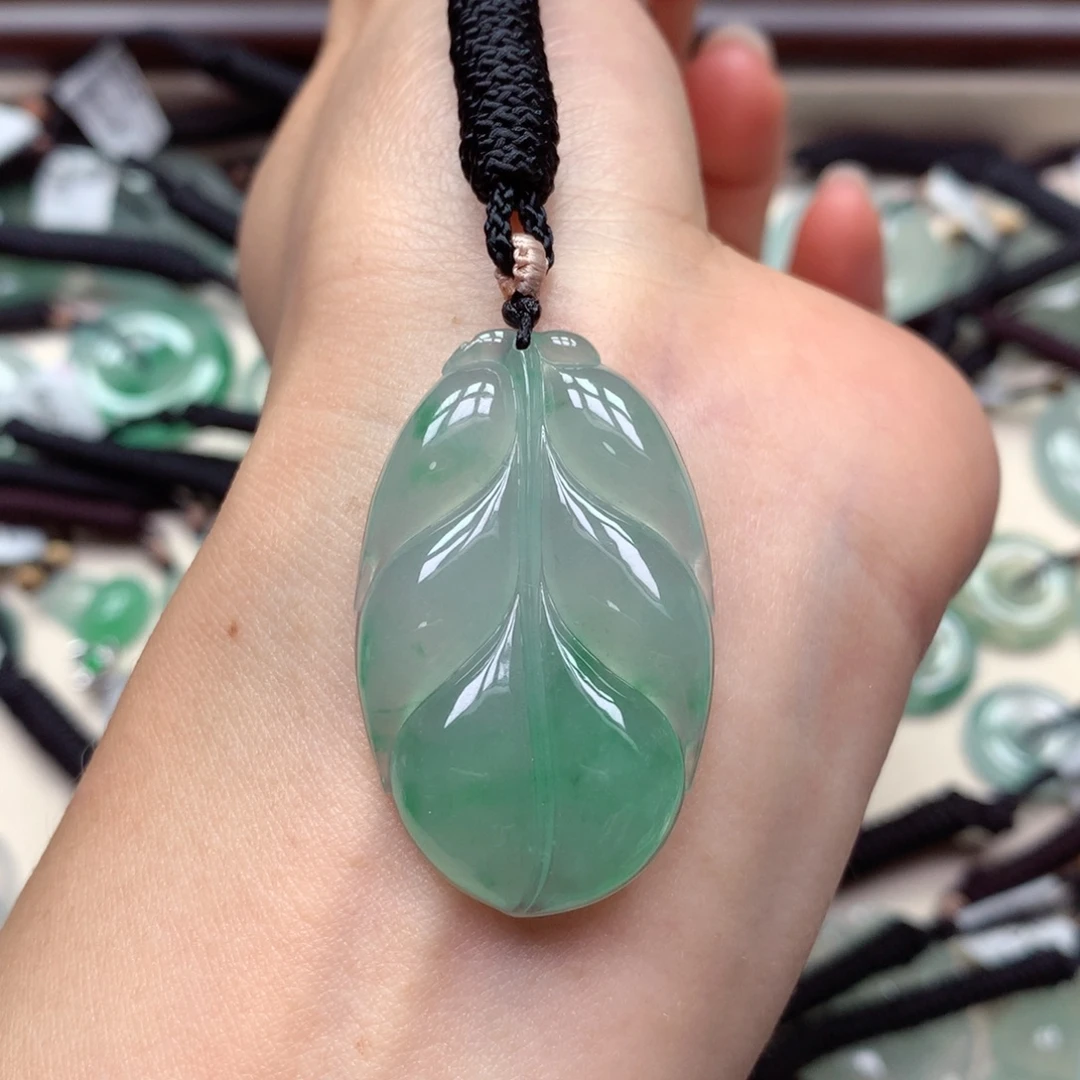 翡翠未镶嵌颈饰叶子