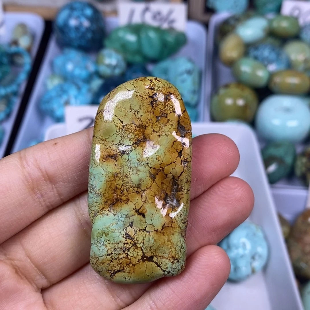 绿松石未镶嵌颈饰