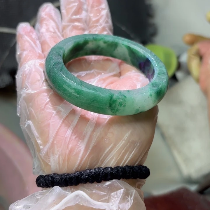 石英质玉手镯未镶嵌浅*白定制