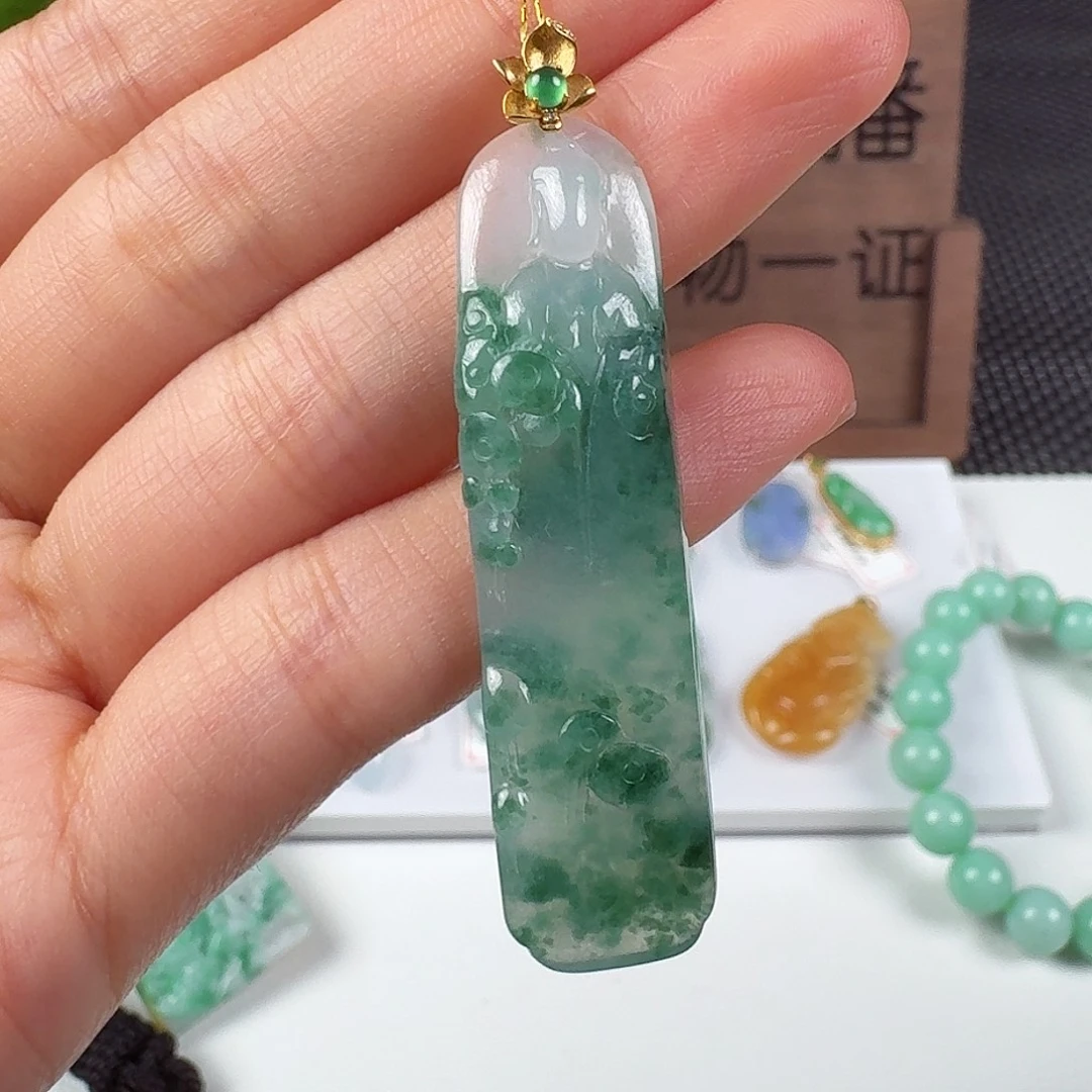 翡翠18K金镶嵌颈饰