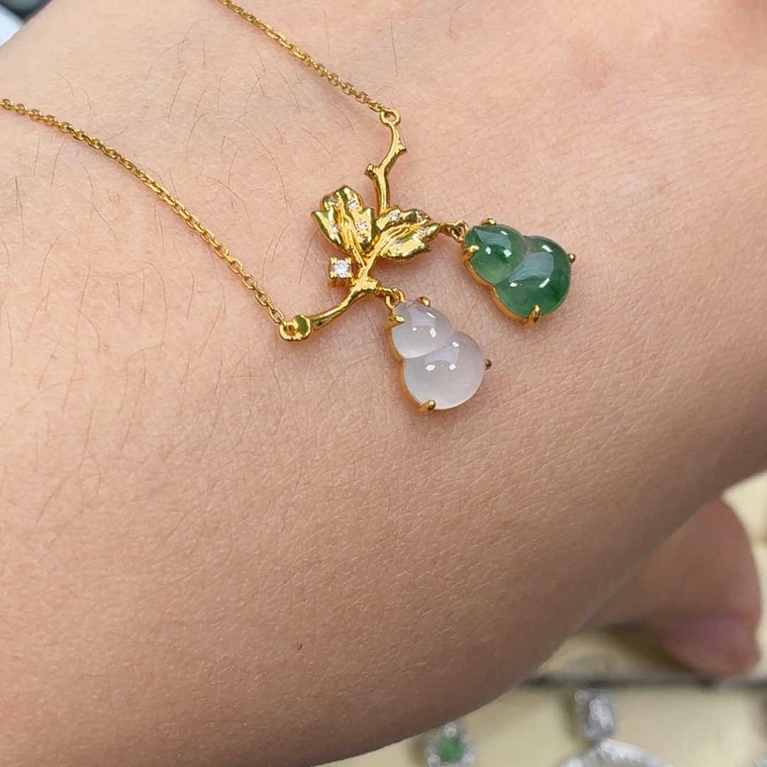 翡翠18K金镶嵌颈饰