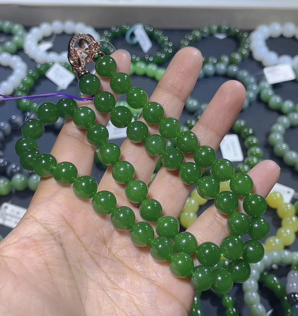 〖藏品级〗俄罗斯碧玉和田玉七号坑阳绿项链无黑点约10mm