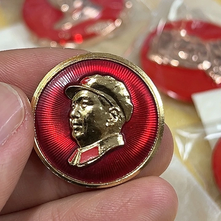 其他普通金属猫*纪念章一个。。