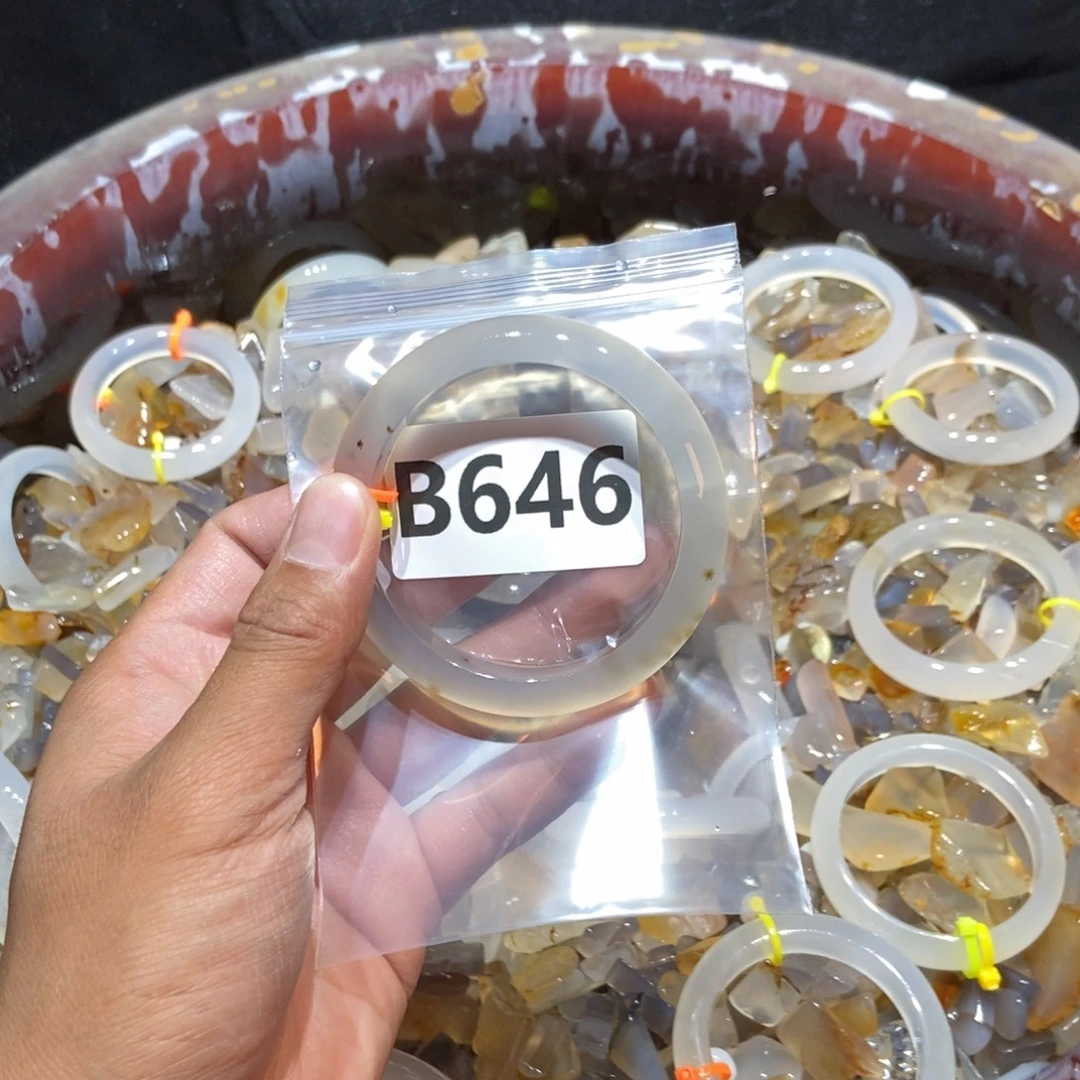 栗****玛瑙/玉髓未镶嵌手镯