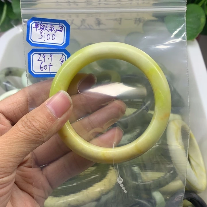 蛇纹石玉未镶嵌手镯单****行