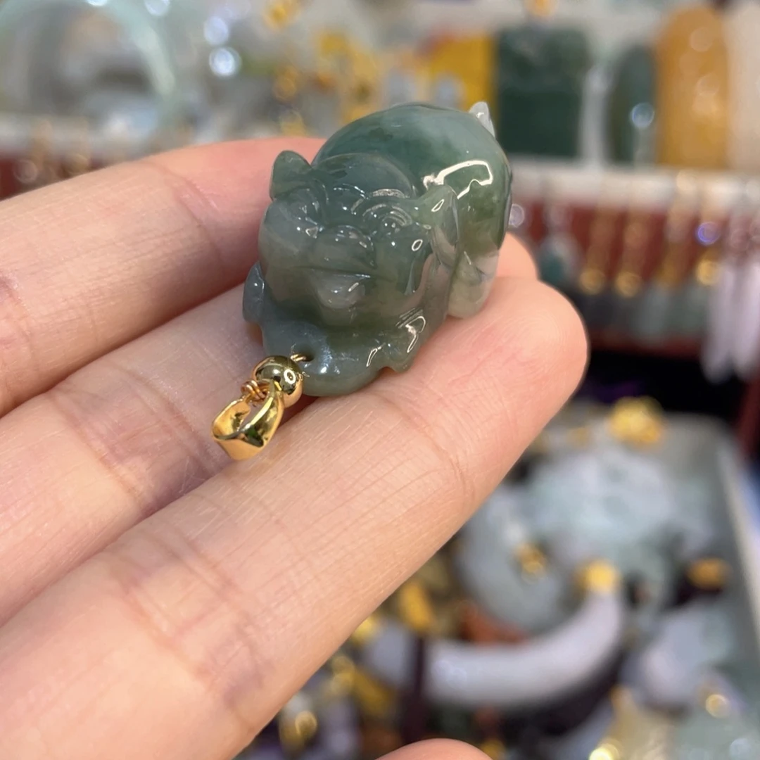 翡翠未镶嵌颈饰小猪猪
