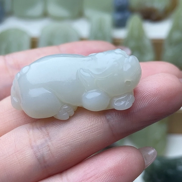 g***缘和田玉未镶嵌颈饰