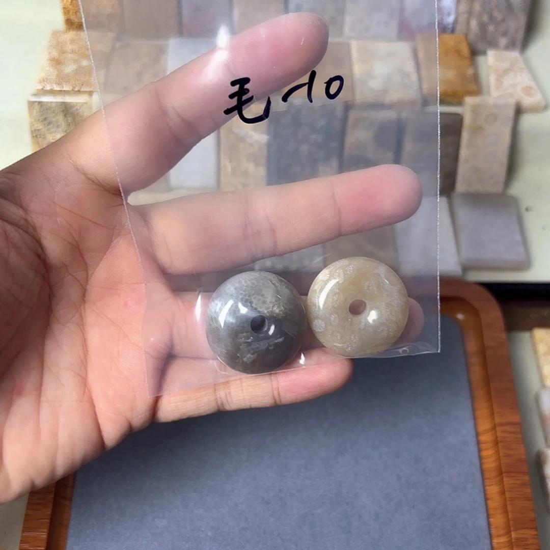 浓***毛硅化玉未镶嵌颈饰