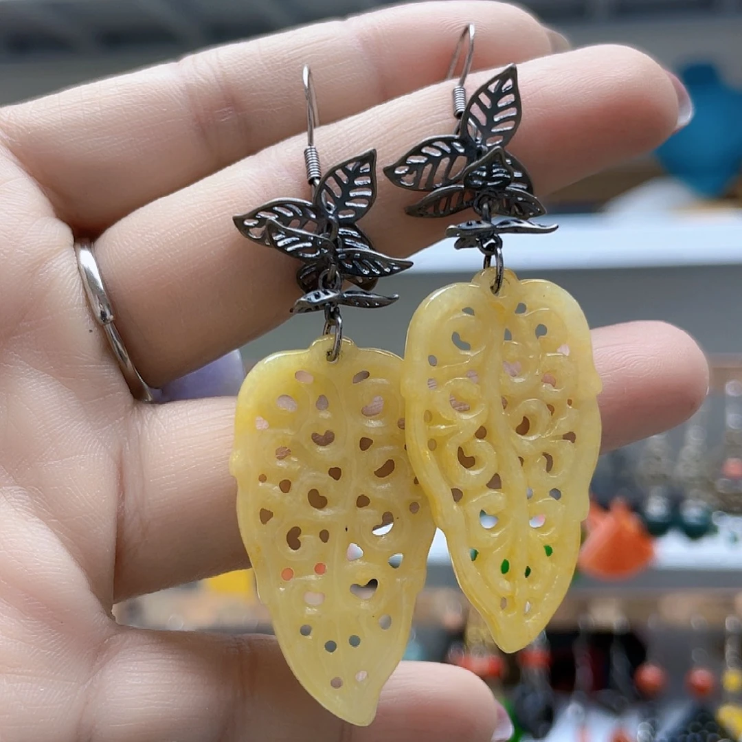 翡翠未镶嵌颈饰耳坠