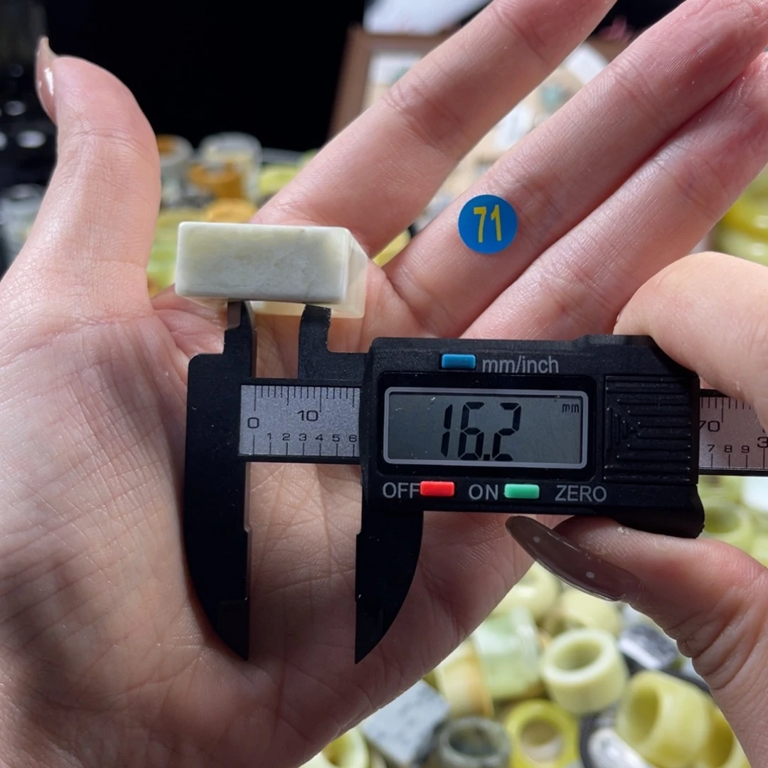 蛇纹石玉未镶嵌戒指