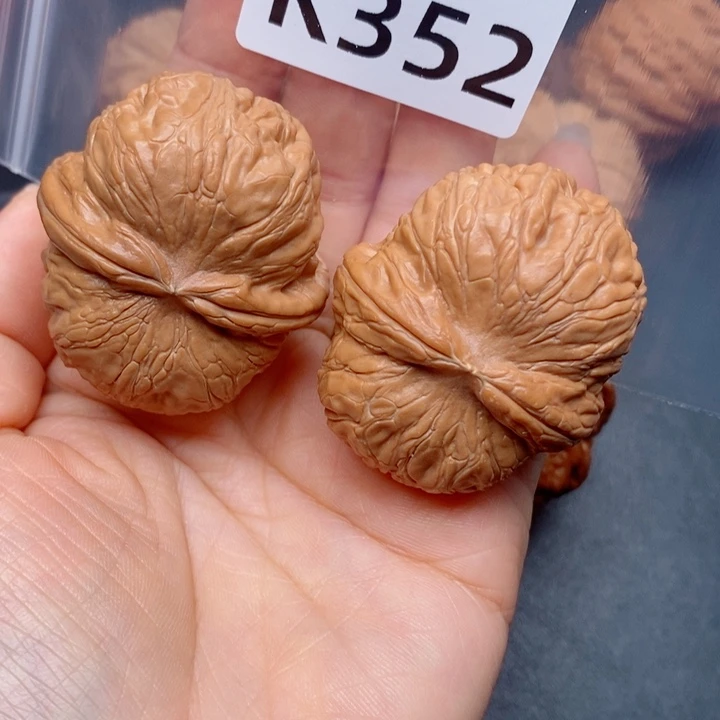 张***了文玩核桃吊坠元宝k352