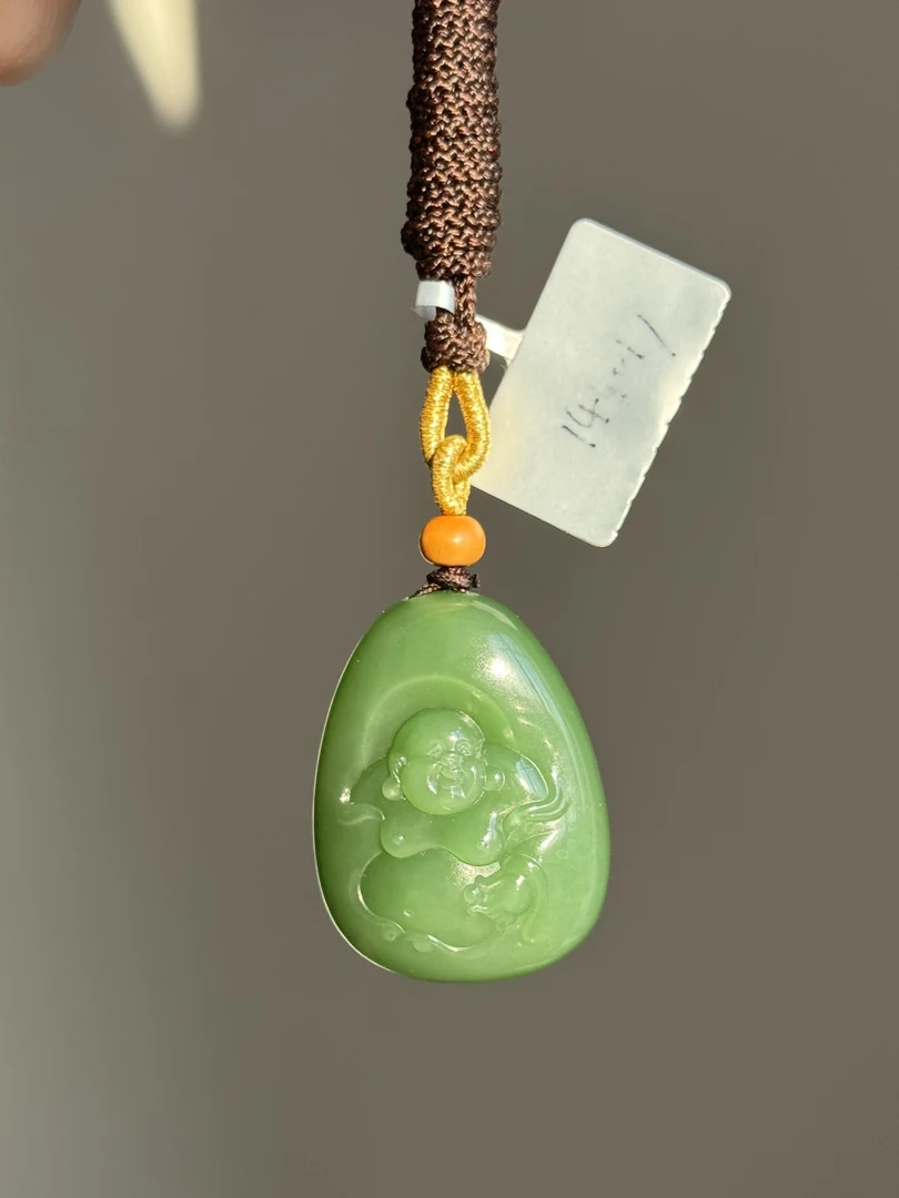 g056俄罗斯和田玉碧玉苏工雕佛公吊坠