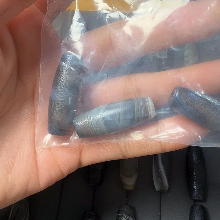 野****石英质玉（非洲翠）未镶嵌缠丝