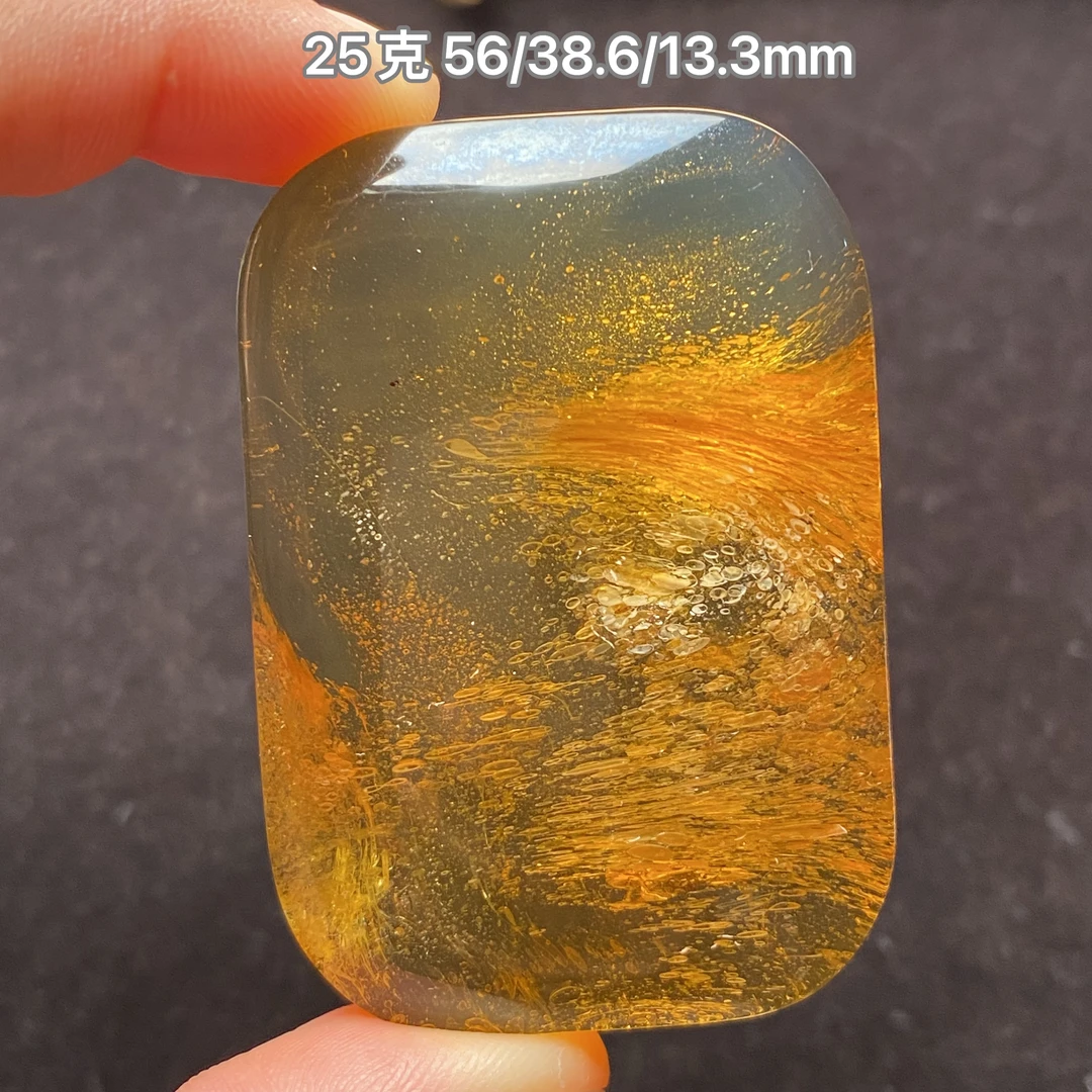 【小伊琥珀】25克「龙卷风」雨花珀牌子