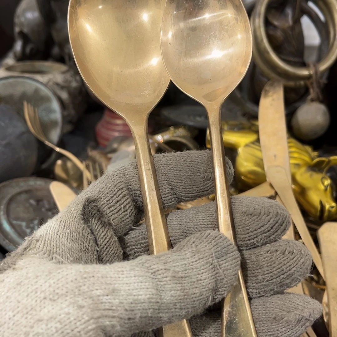 芳***。闪电购铜摆件工艺品