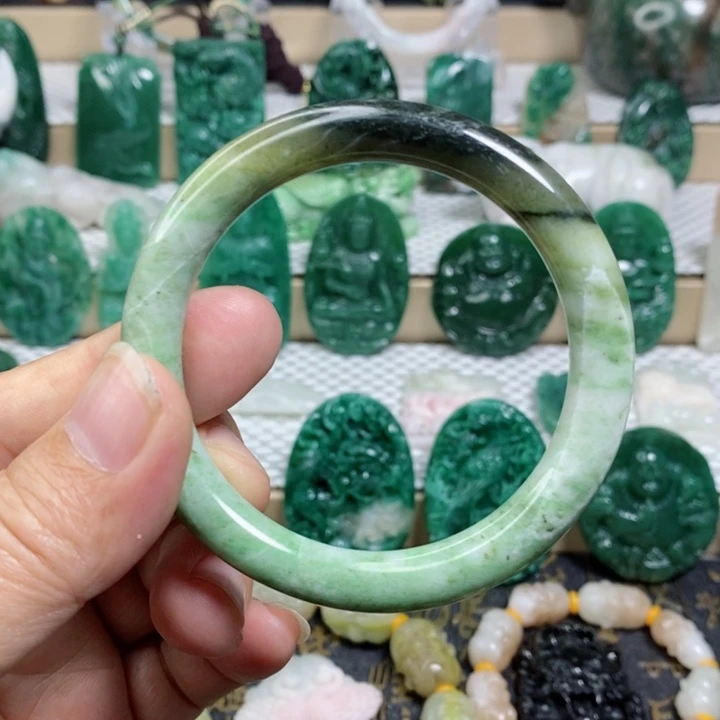 未镶嵌独山玉手镯