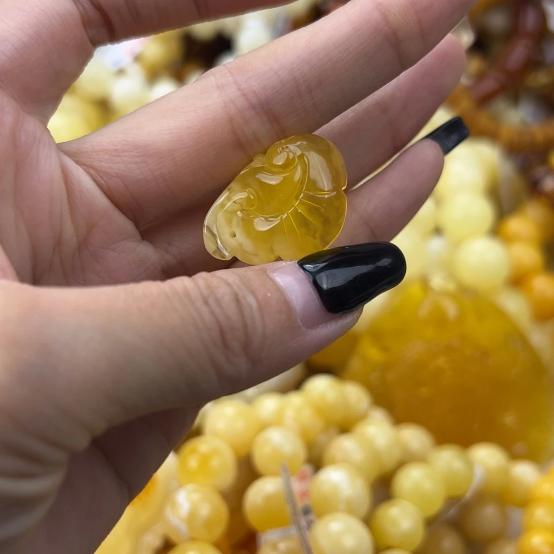 琥珀珠宝奇石未镶嵌