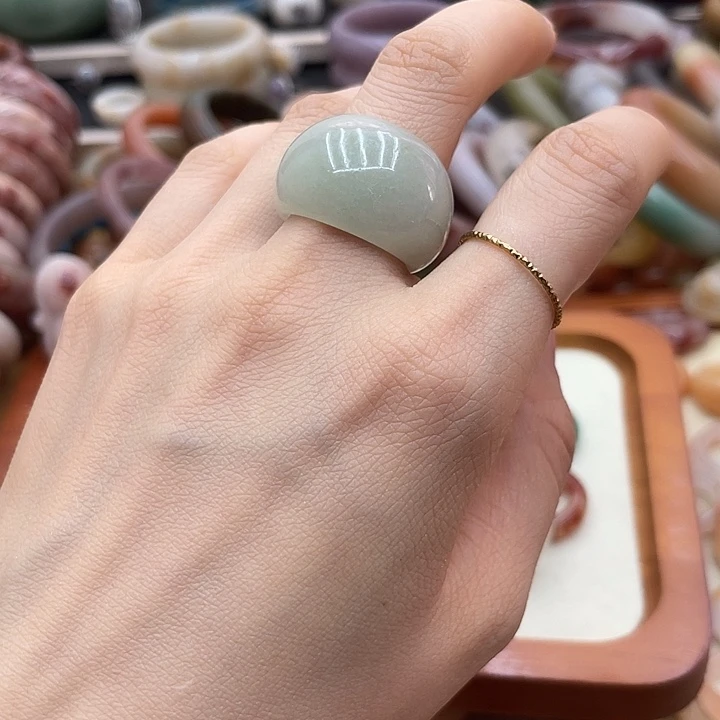 石英质玉圈口18未镶嵌气**娘