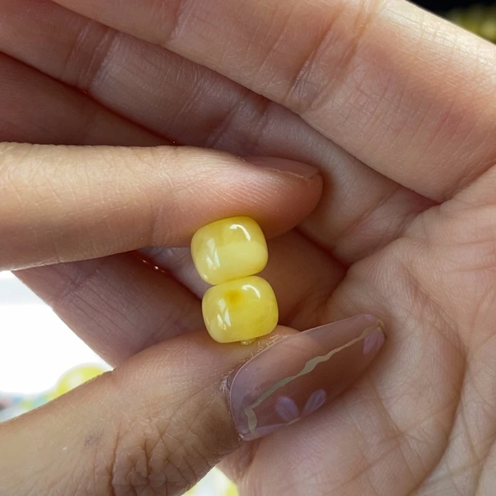 蜜蜡裸石未镶嵌尺寸9，微瑕
