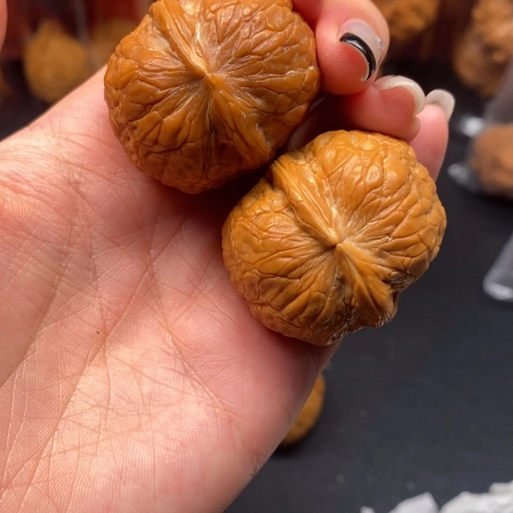 小***穷文玩核桃把件蛇皮球