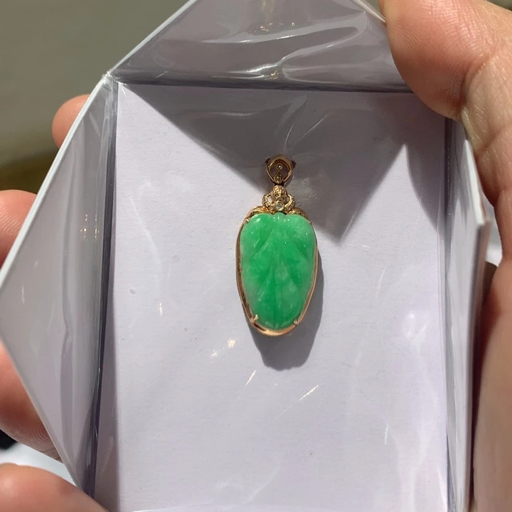 翡翠颈饰18K金镶嵌翡翠翡翠吊坠