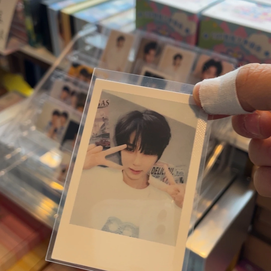 王橹杰肆意卡包小卡18默认出厂瑕