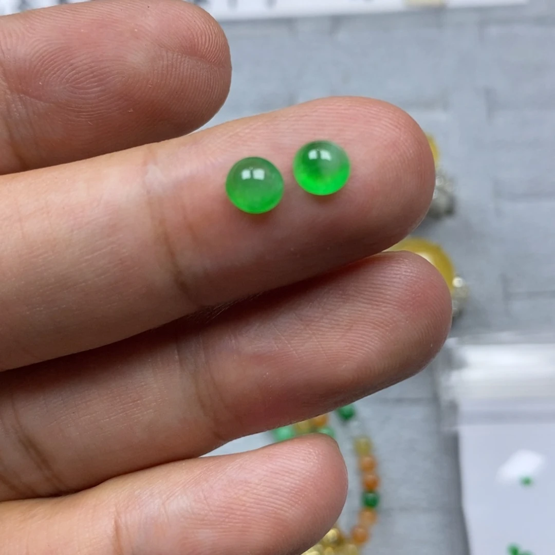 定制翡翠未镶嵌冰种木纳甜绿5.5mm