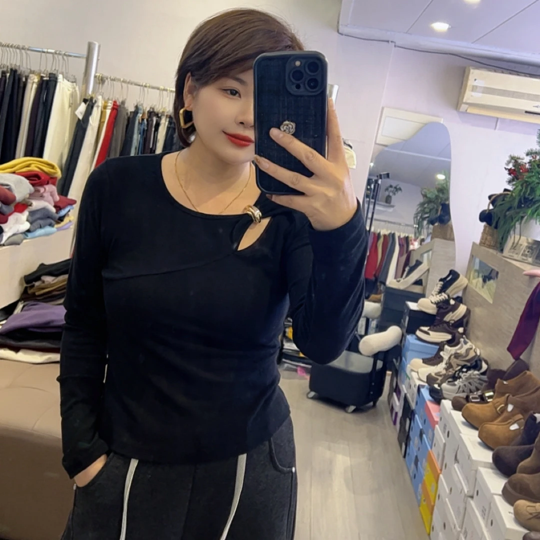 秋冬新款气质金属扣斜肩圆领上衣3981