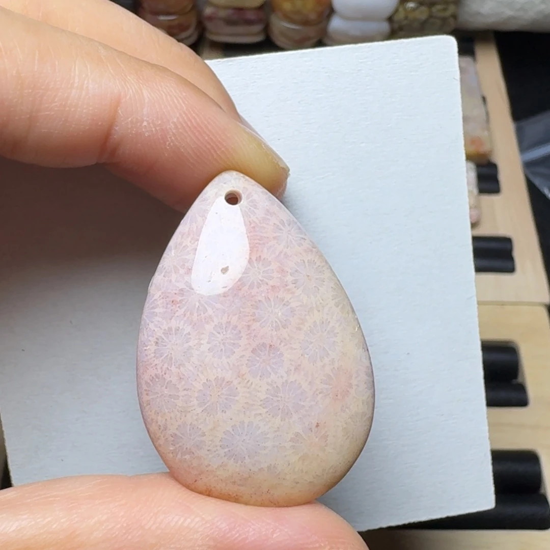 硅化玉嫩粉花，背面纹裂特价未镶嵌