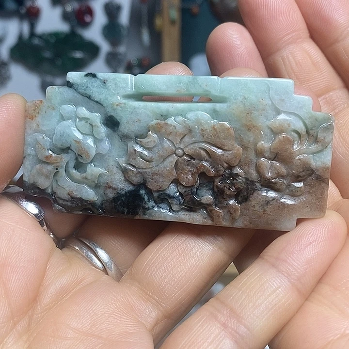 翡翠未镶嵌吊坠(赠链)
